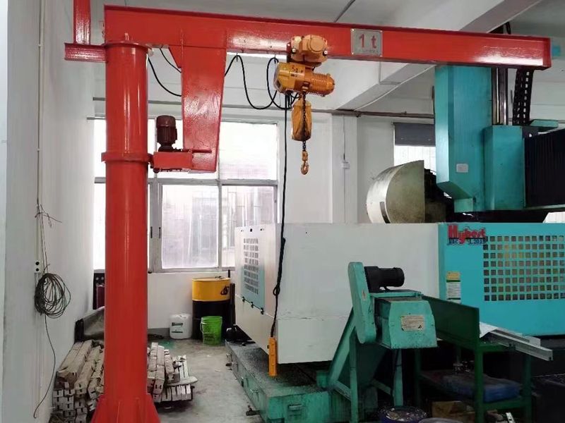 起重機(jī)發(fā)動(dòng)機(jī)溫度過(guò)高時(shí)要這樣做！